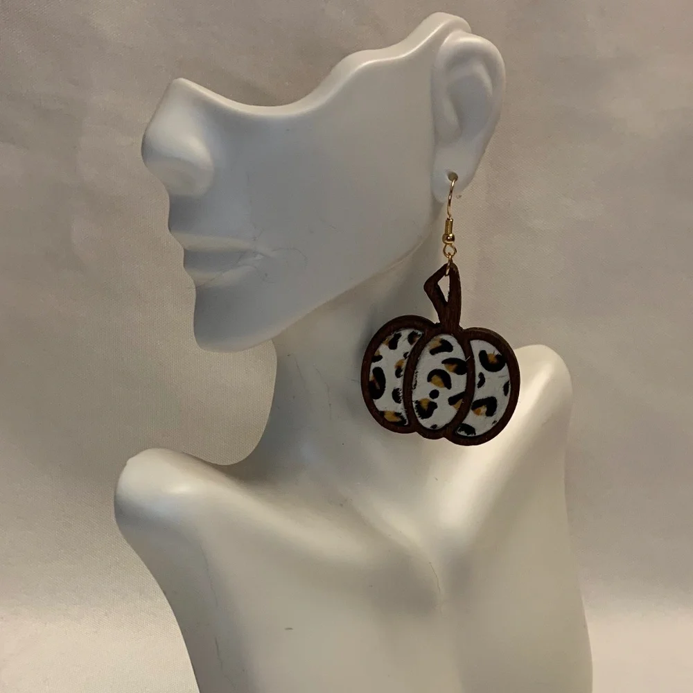 NWT! Stylish Wood Pumpkin with Textured Animal Print Fabric! Cream Leopard!
